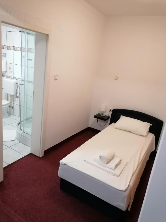 Hotel Garny Pleso Velika Gorica Dış mekan fotoğraf
